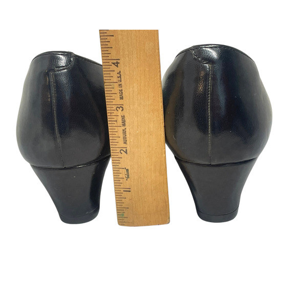 Heavenly Comfort Sz 8.5 Randi Pumps Low 1.5" Heel Cut-Out Vamp Black Faux Leathe - Picture 6 of 9